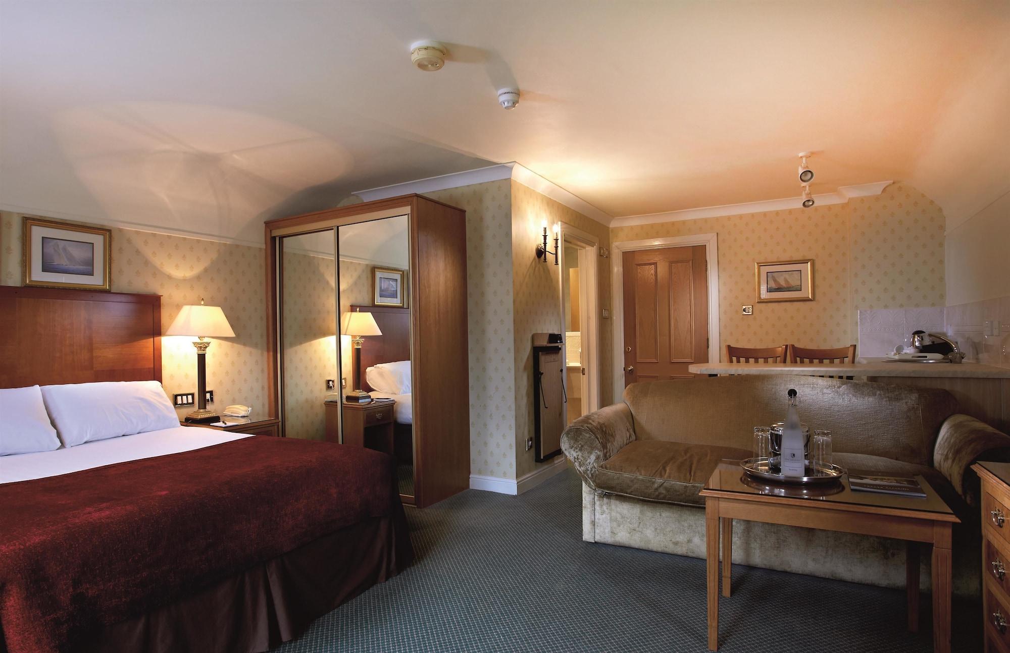 Macdonald Elmers Court Hotel Lymington Exterior photo