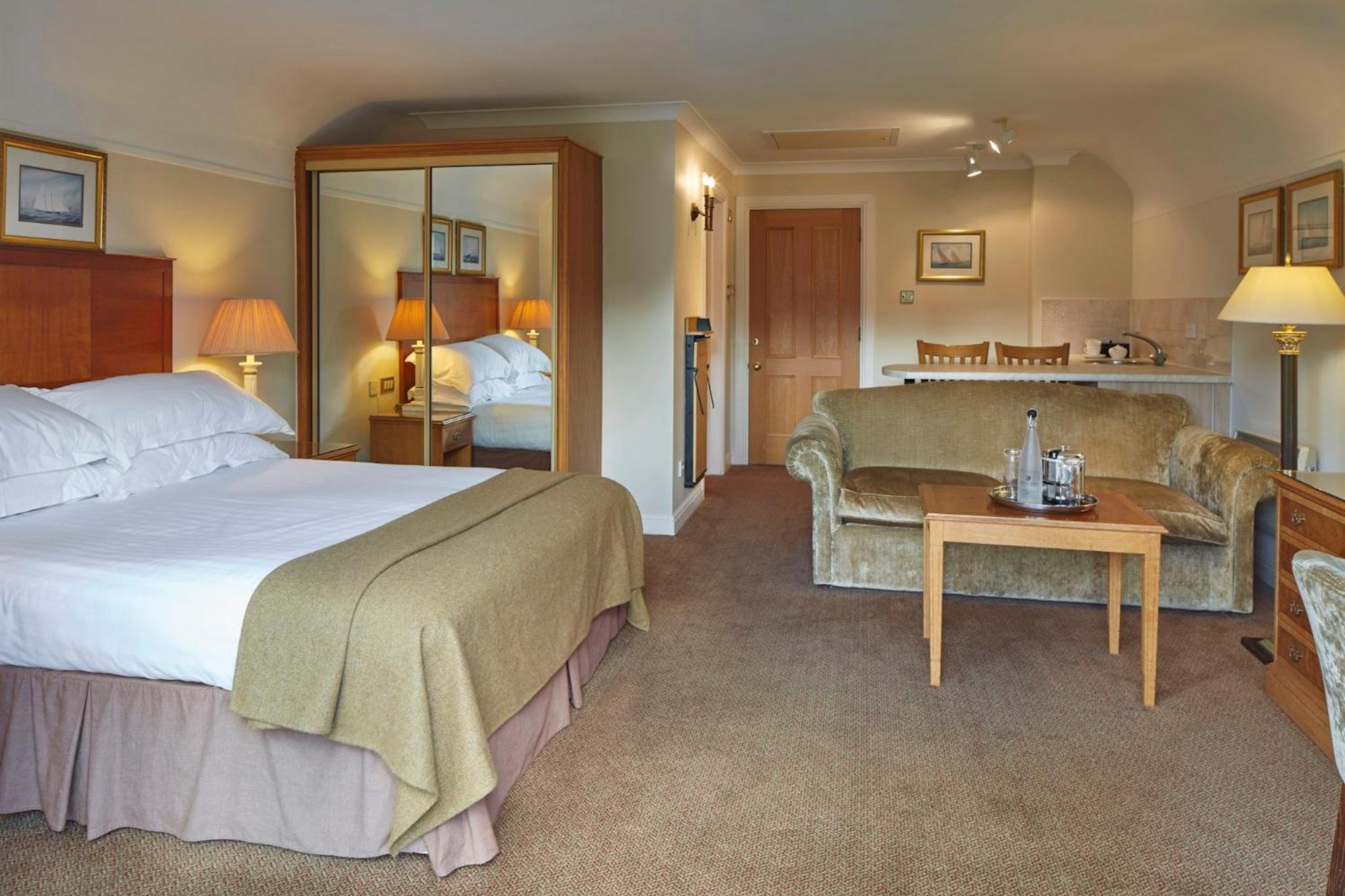 Macdonald Elmers Court Hotel Lymington Exterior photo