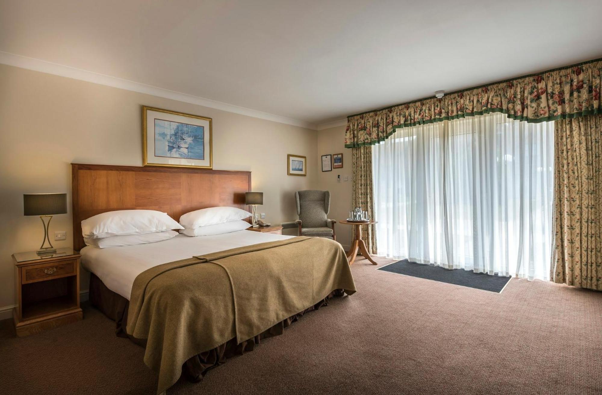 Macdonald Elmers Court Hotel Lymington Exterior photo