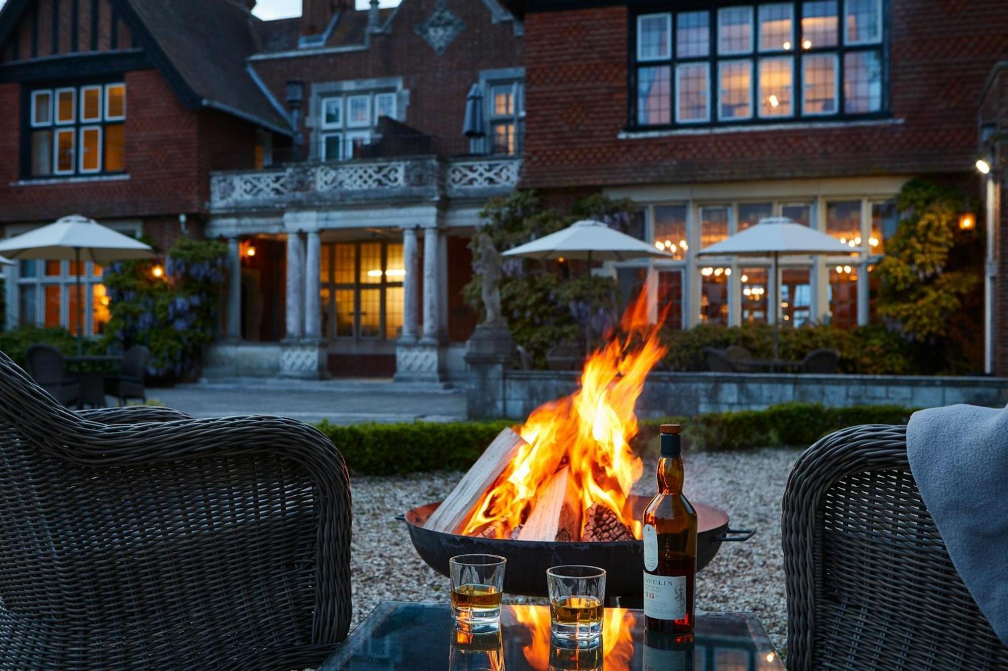 Macdonald Elmers Court Hotel Lymington Exterior photo
